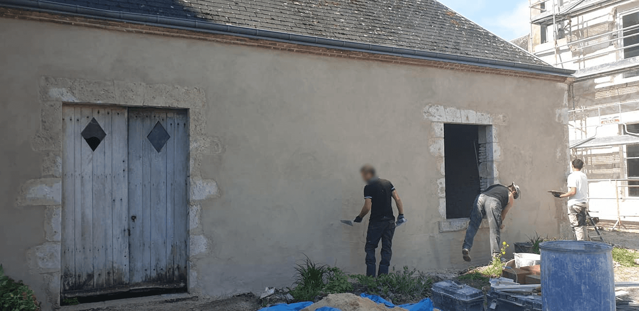 Enduisage à la chaux d'une façade
